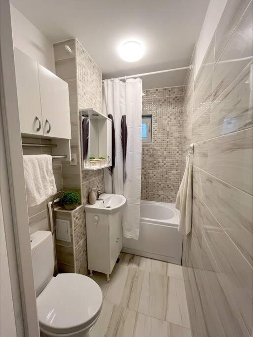 Modern In Area Apartament *
